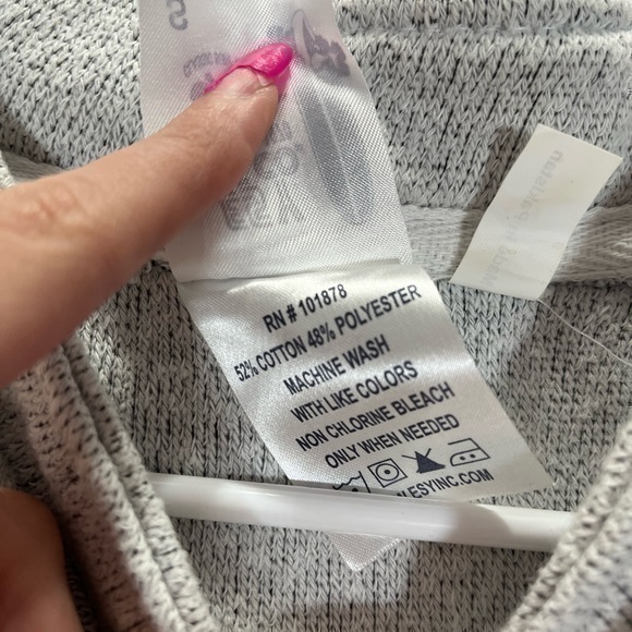 NEW ESY Surf Co Women’s Grey Block Island Rhode Island Embroidered Pullover Top - Picture 8 of 11